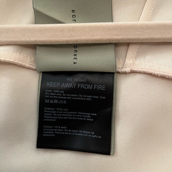 ROLAND MOURET Haynes Cold shoulder Long Sleeve 100% Silk Blouse. - Picture 9 of 17